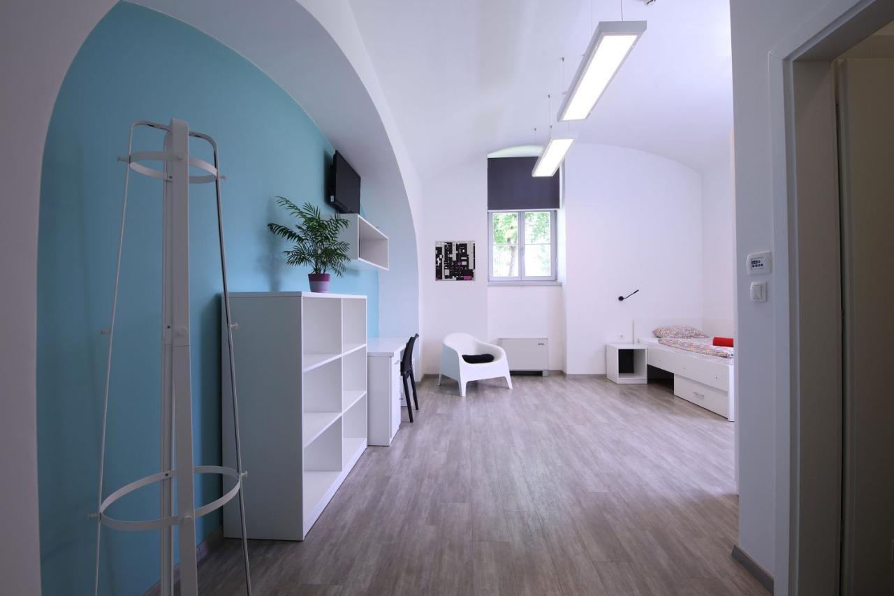 Hostel Bedem Karlovac Exterior foto